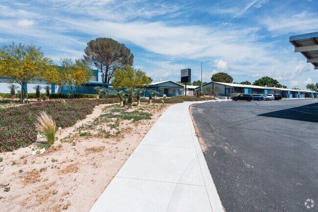 Joshua Elementary has a large drive through that leads to the school.