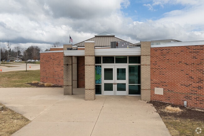 Crestwood Middle School, Entrance.