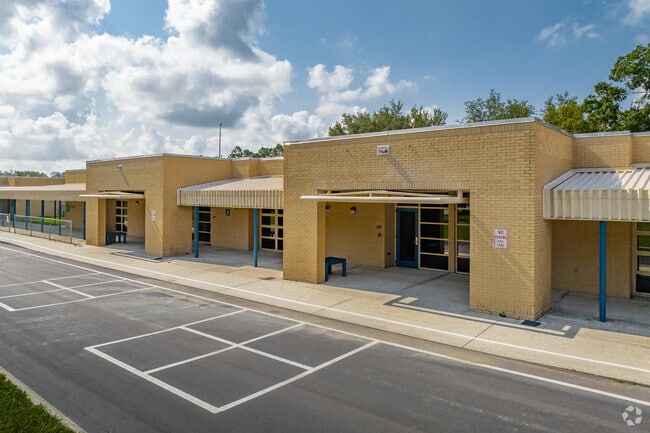 Lake Myrtle Elementary offers an outstanding curriculum for students.