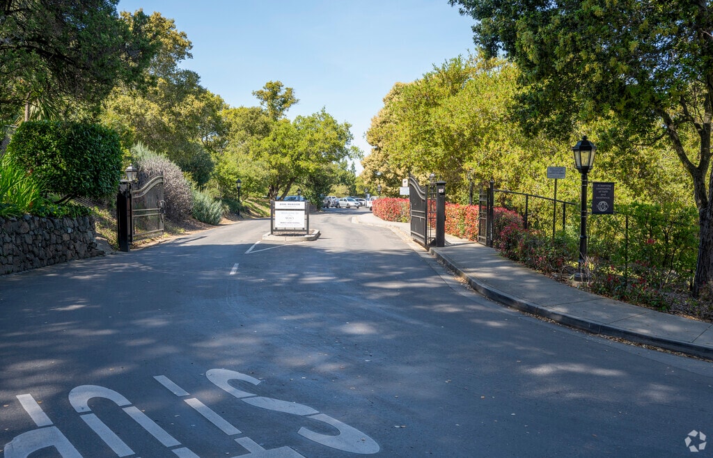 Mercy Burlingame is a wonderful school in Burlingame.