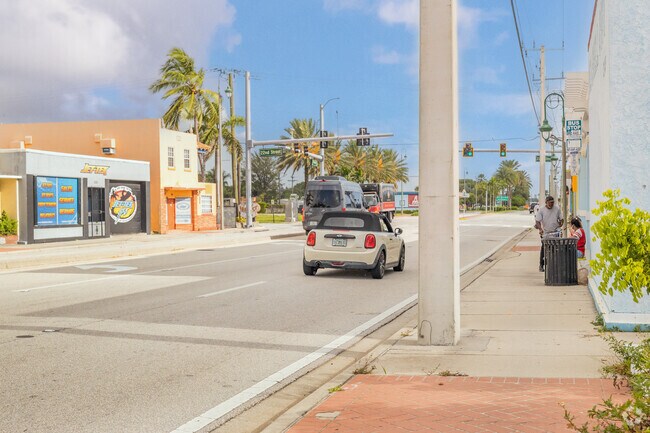 PalmTran bus stops along Blue Heron Boulevard make Park Manor accessible.