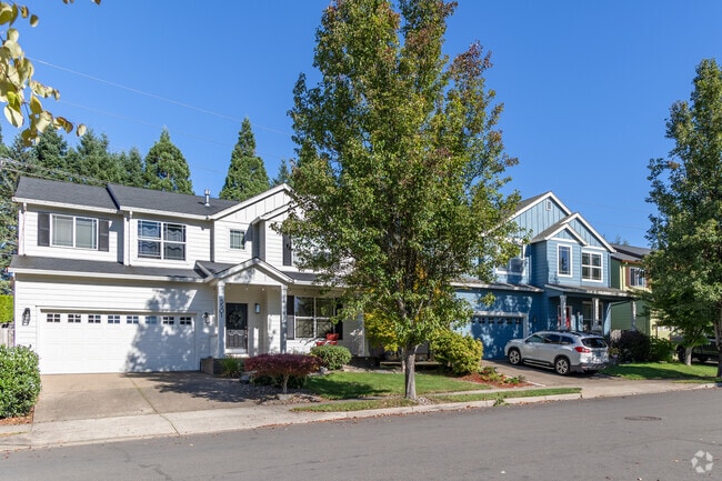 Similar home styles are distinguishable by their color in the Tualatin East neighborhood.