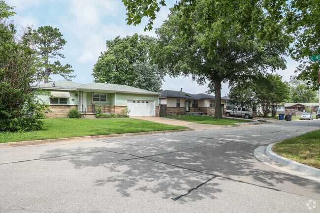 Rosewood streets do not have sidewalks, however, the wide lanes do leave room for foot traffic.