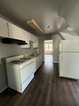 96 Cummings St, Irvington, NJ 07111