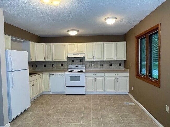 5722 Ridgeway Dr Haslett MI 48840 - 5722 Ridgeway Dr Haslett Mi Buildingphoto 3 