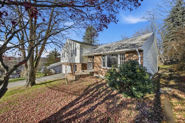 203 Sumner Ave, South Abington Township, PA 18411 - photo 2