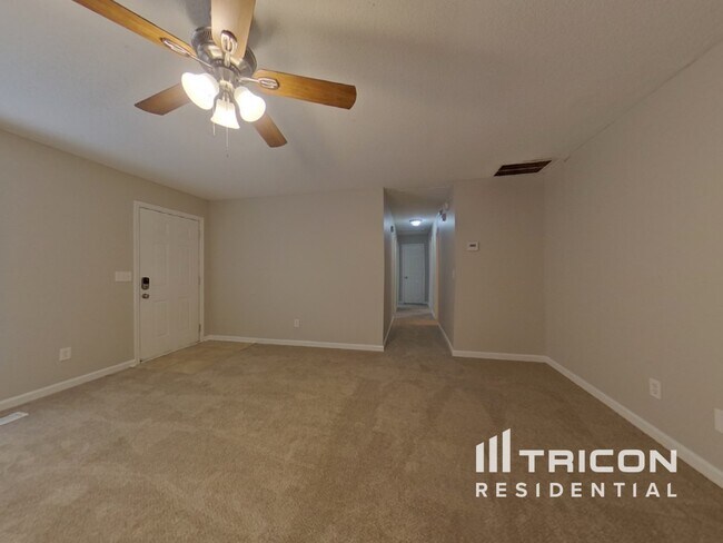 40 W Knight Dr, Carrollton, GA 30116 - photo 2