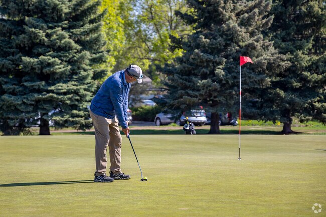 With Collindale Golf Course just around the corner, Foxstone residents enjoy easy access to one of Fort Collins’ top golf destinations.