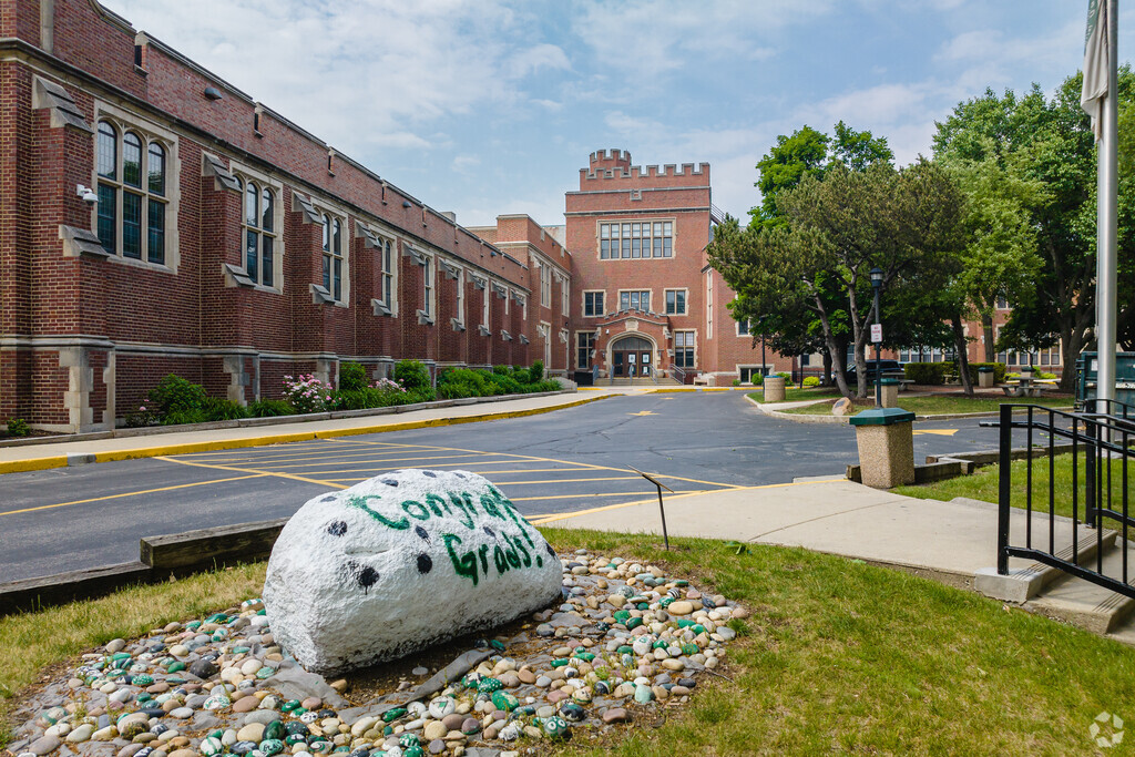 Glenbard West High School, Rankings & Reviews - Homes.com