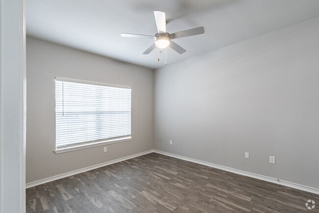 1BR, 1BA - 648 SF
