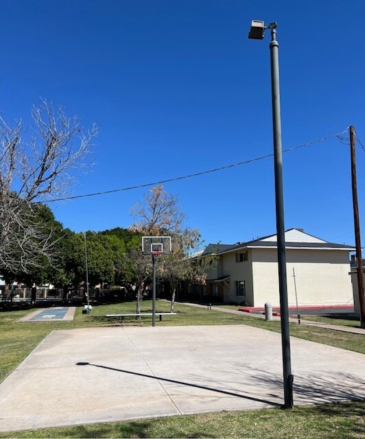 Eastwood Community Common Area, 1/4 Basketball Court
