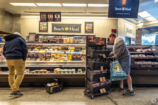 Ralphs Fresh Fare in Canyon Crest provides a wide selection of fresh and organic products.