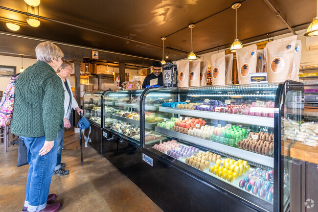 The Little Cannoli Bakery serves delicious fresh-baked Italian pastries in South Central.