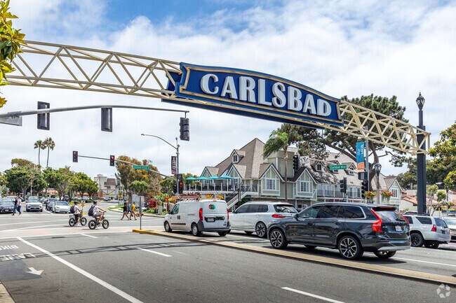 Rancho Carlsbad residents can find a variety of retail shops and restaurants in nearby Carlsbad Village.