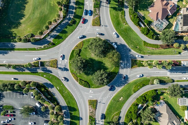 Morse Boulevard and Buena Vista Boulevard are easy ways to get around near the Village of Largo.