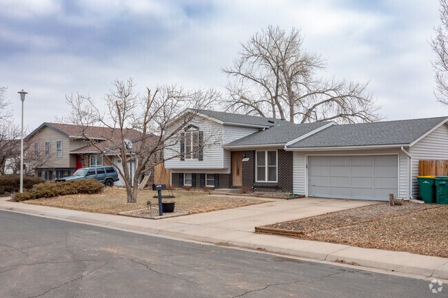 Great brick work on this Kingsborough split level home.