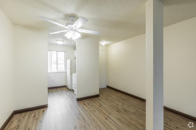2BR, 1BA - 800SF