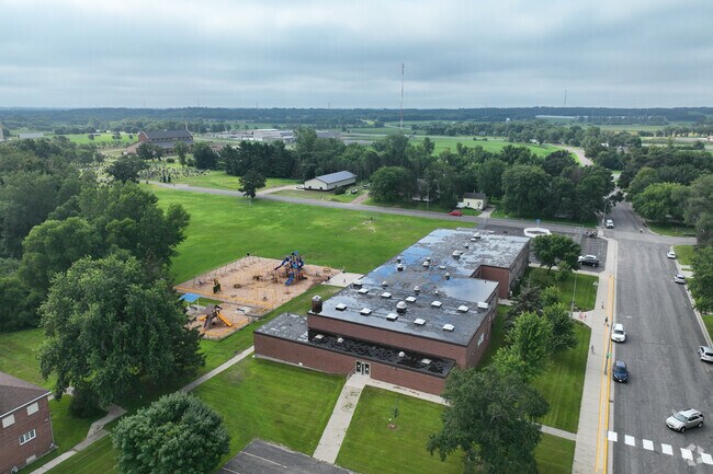 The student-teacher ratio at St. Mary Elementary School is 16 to 1.
