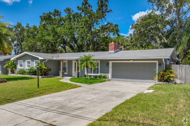 Plumb Oaks neighbors love living in Midcentury Modern homes with landscaped lawns.