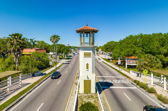 The Temple Terrace pilon mark both the entrance and exit of the Temple Terrace neighborhood.