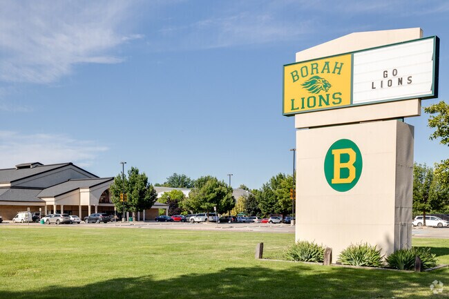 The Borah Lions in the Central Rim neighborhood.