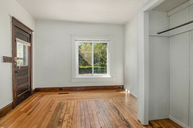 221 S Pine St, Mount Pleasant, MI 48858 - photo 6