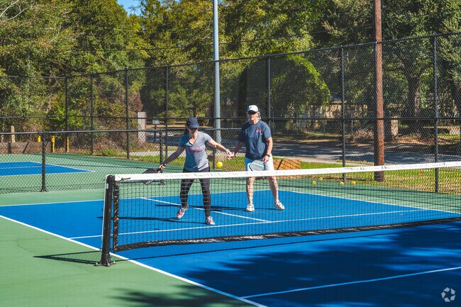 Stotts Park offers Pickleball Courts for Greenwich Hills residents.