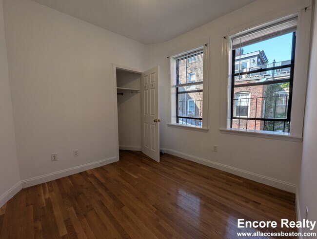24 Phillips St unit 17, Boston, MA 02114 - photo 3