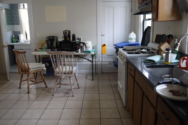 12 Saunders St, Boston, MA 02134 - photo 4