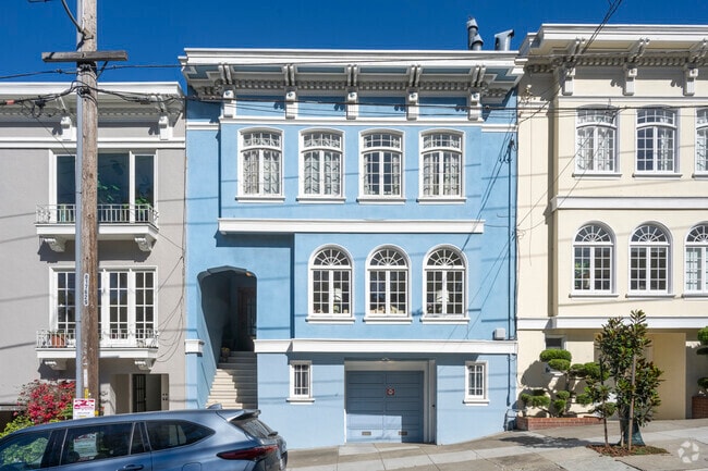 Large apartment buildings surround the Cow Hollow neighborhood in San Francisco.