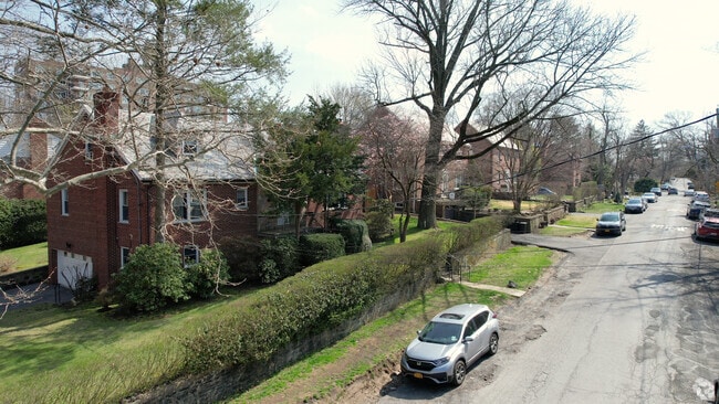 Nh_Riverdale_508211_P2_V1_JB_041024