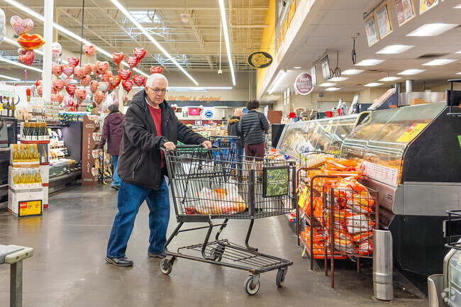 Residents of Palos Heights can get their weekly groceries at the local Jewel-Osco.