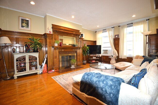 1793 Beacon St unit 5, Brookline, MA 02445 - photo 3