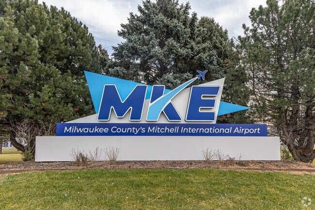 The Milwaukee airport is 20 minutes from Mount Mary.