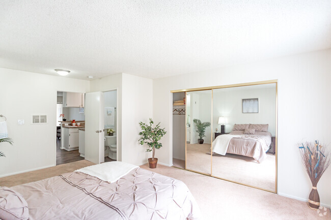 1BR,1BA-Bedroom