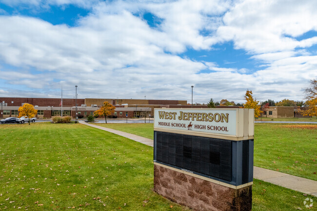 West Jefferson Middle School is located in Madison County, West Jefferson Ohio.