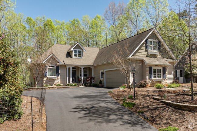 Your family will find homes of all sizes in Lake Monticello.