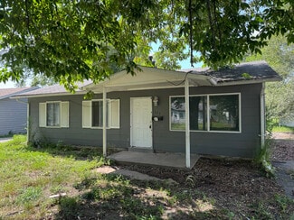 111 St James Ln, Sauget, IL 62206