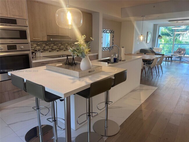 1000 99th St unit 5, Bay Harbor Islands, FL 33154 - photo 4