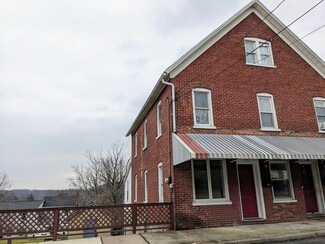 411 Pennsylvania Ave, Roseto, PA 18013