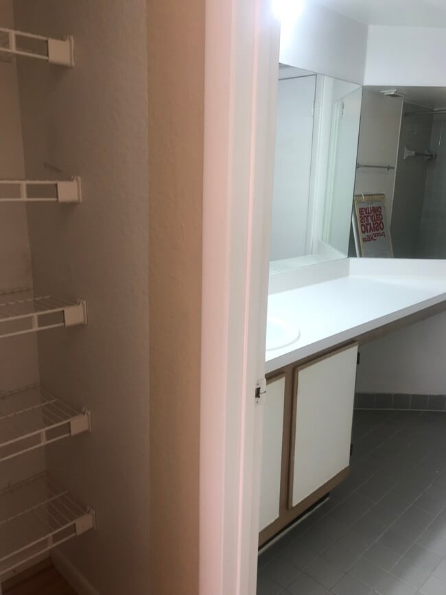 2871 N Oakland Forest Dr unit 209, Oakland Park, FL 33309 - photo 6