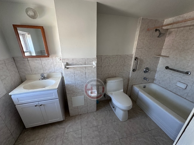 1446 Gillespie Ave unit 1, Bronx, NY 10461 - photo 2