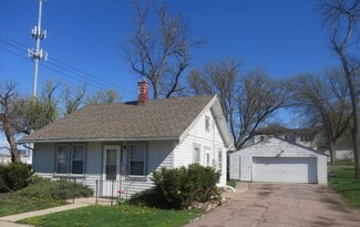 1002 E 17th St, Sioux Falls, SD 57104
