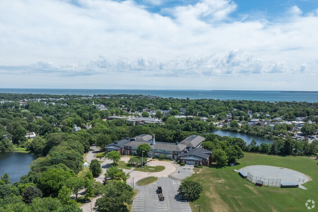 Lawrence School received an overall B rating from Niche.