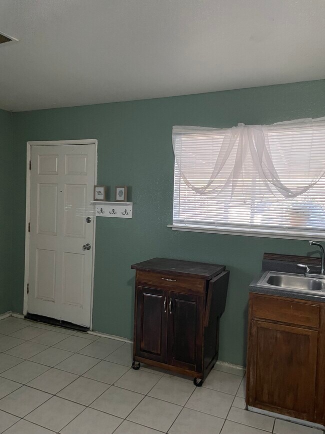 12066 Idaho Ave unit Casita 2, Hanford, CA 93230 - photo 7