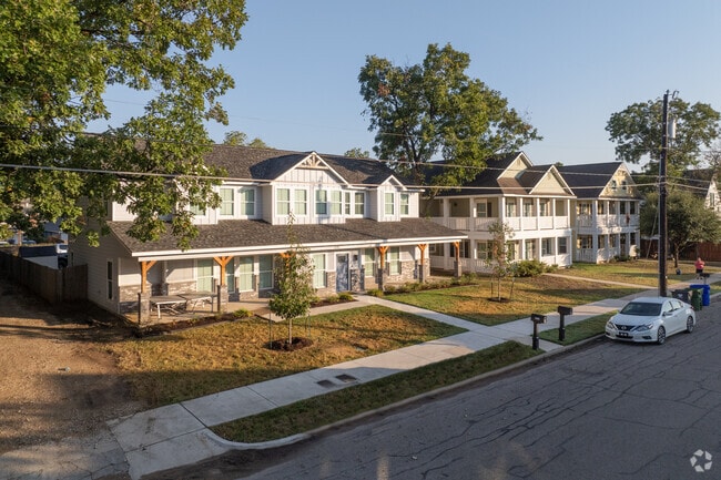 Condos in the neighborhood of Baylor are within walking distance of downtown Waco attractions.