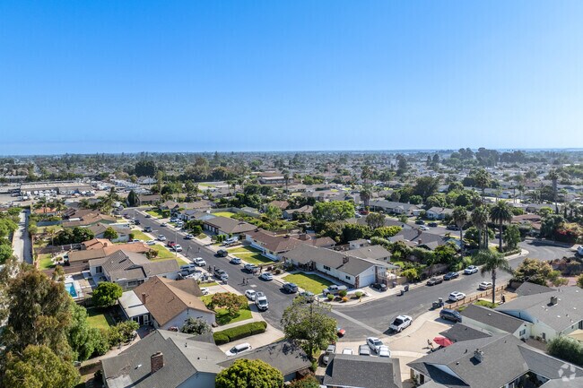 Carriage Square is within 10 minutes of Oxnard and Ventura's beaches.
