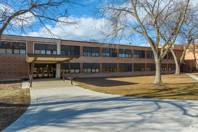 Roseville Middle School main entrance.