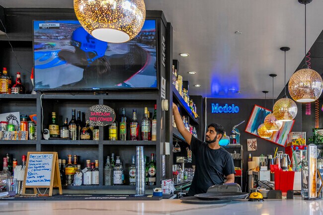 The Funny Farm restaurant has delicious sandwiches in Chaboya.