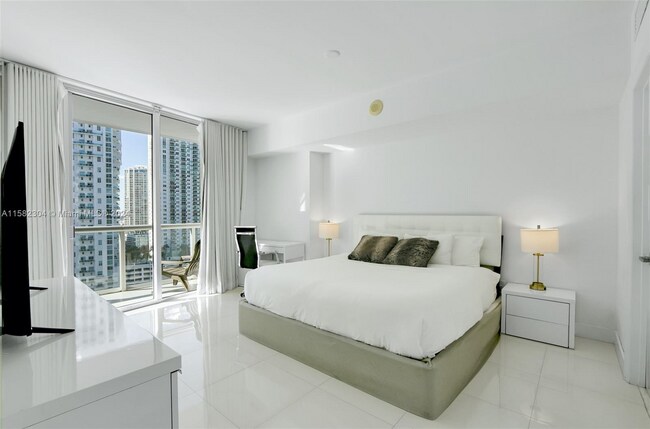 Icon Brickell Tower 3 unit 2006, Miami, FL 33131 - photo 7